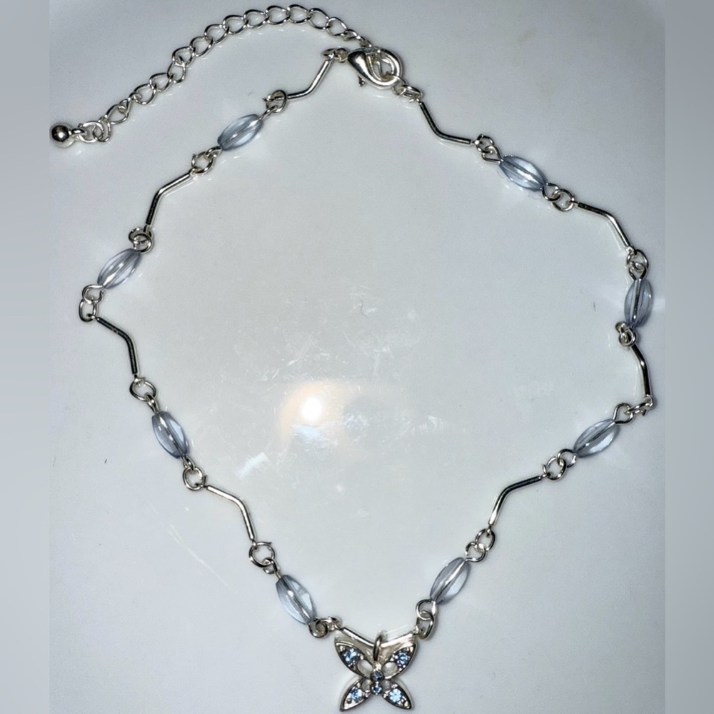$2🦋Vintage Silver Butterfly Necklace🦋$2 WHEN BUNDLED WITH 3 OR MORE ITEMS - Picture 3 of 16